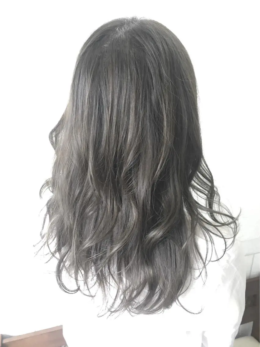 セミロング カラー グラデーションカラー グレージュ 外国人風カラー Rise Heart 中村 裕介のヘアスタイル