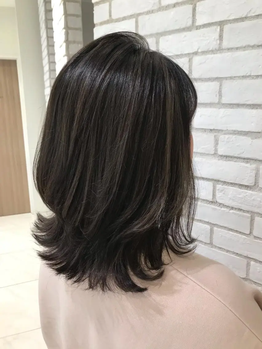 ミディアム カラー ハイライトカラー ハイライト 米良 志織のヘアスタイル