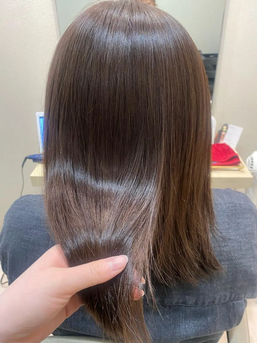 ミディアム カット ヘアカラー トリートメント ヘッドスパ mina .のヘアスタイル