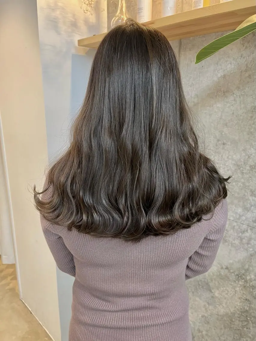 セミロング カラー カット ヘアカラー トリートメント ハイトーンカラ ー/小川のヘアスタイル