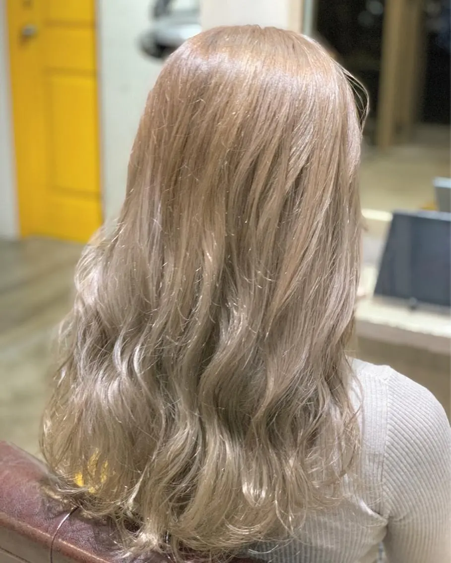ミディアム カラー ヘアアレンジ カット ヘアカラー トリートメント 髪質改善×ハイトーン 中田啄也のヘアスタイル