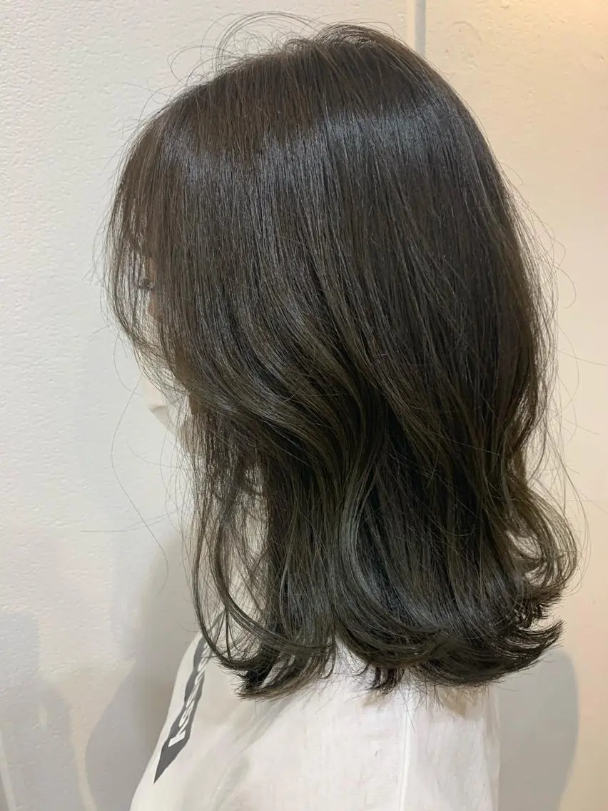 ミディアム カラー グレージュ オリーブグレージュ オリーブグレー Lolonois梅田 /Okazaki:)のヘアスタイル