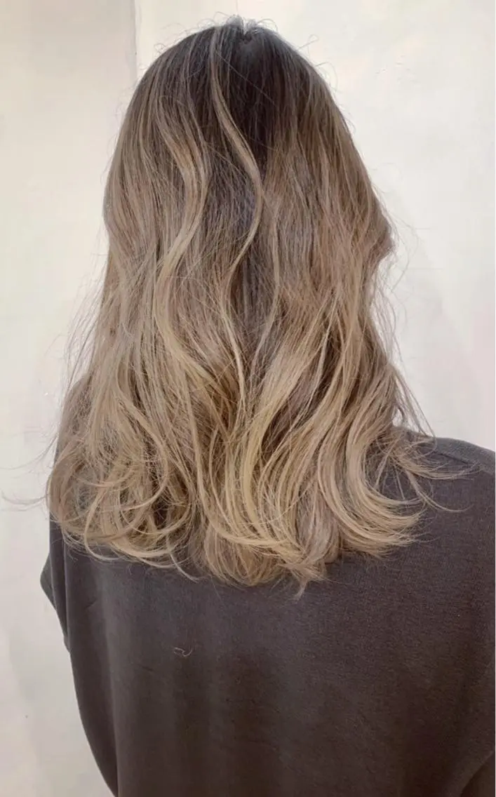 セミロング カラー アッシュ バレイヤージュ ブリーチ デザインカラー グレージュ カット ヘアカラー トリートメント 京都大人女性ショート 徒歩1分/秋山のヘアスタイル