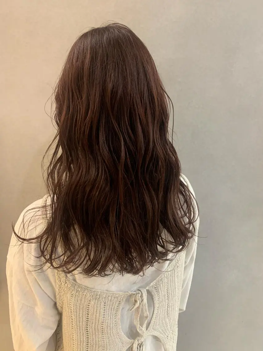 ロング ヘアカラー 土佐 優奈のヘアスタイル