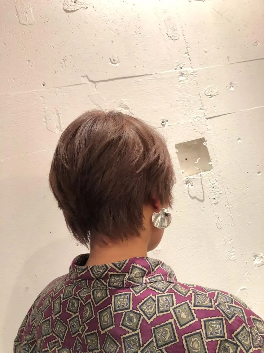 ショート カラー ブリーチ ハイトーンカラー パープルカラー シルバー ヘアカラー トリートメント 小森谷 亮太のヘアスタイル