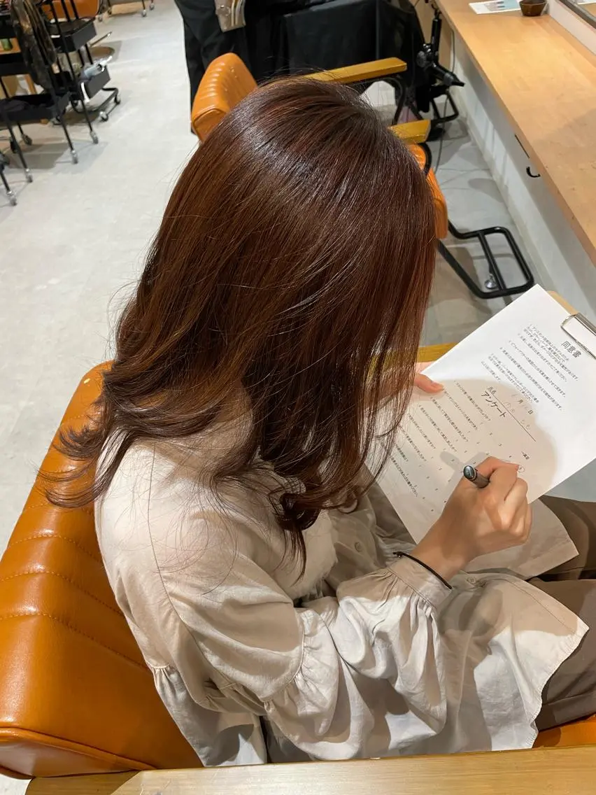 ロング カラー ブラウンカラー ピンクカラー シモダ クルミのヘアスタイル