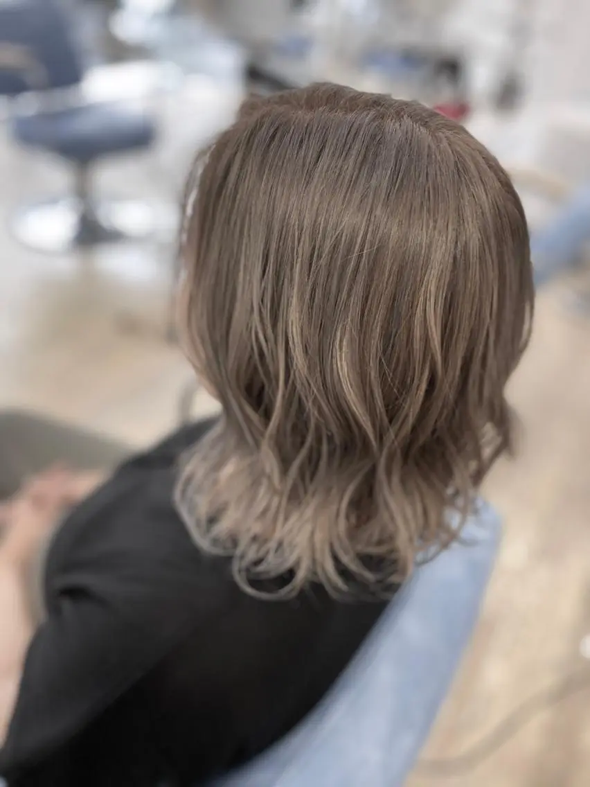ミディアム カラー ヘアアレンジ グレージュ 松井 敬太郎のヘアスタイル