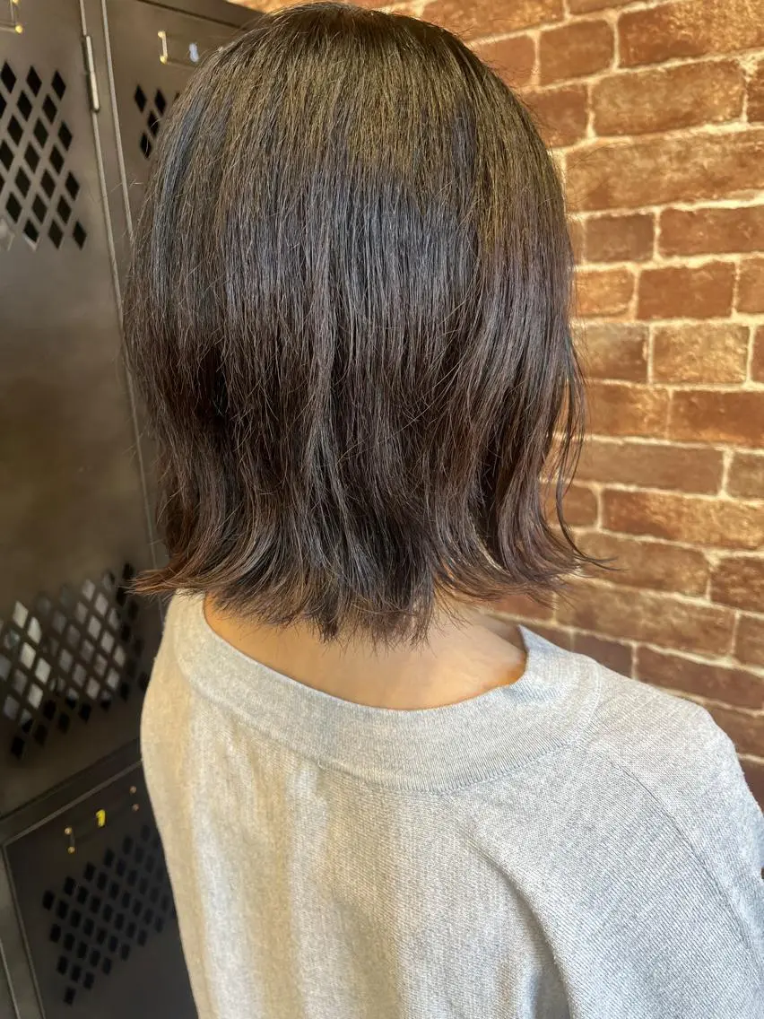 ミディアム カラー パーマ ヘアアレンジ メンズ キッズ ネイル マツエク・マツパ アイブロウ ミディアムパーマ メンズハイライト メンズパーマ ブラウンカラー ケアカラー 久木原 ゆりのヘアスタイル