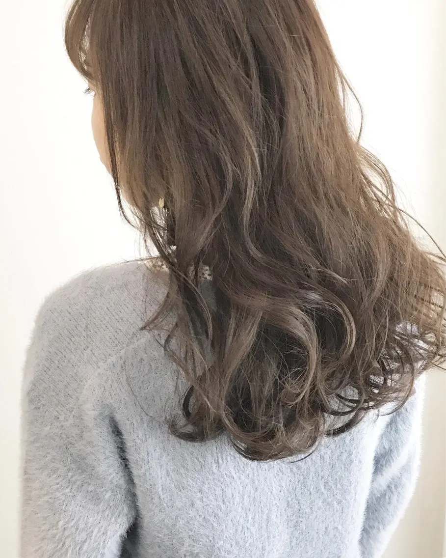 ミディアム カラー ヘアアレンジ ベージュカラー ブリーチ グラデーションカラー ハイライトカラー 外国人風カラー Mariana/ 鶴原-ハイライトのヘアスタイル