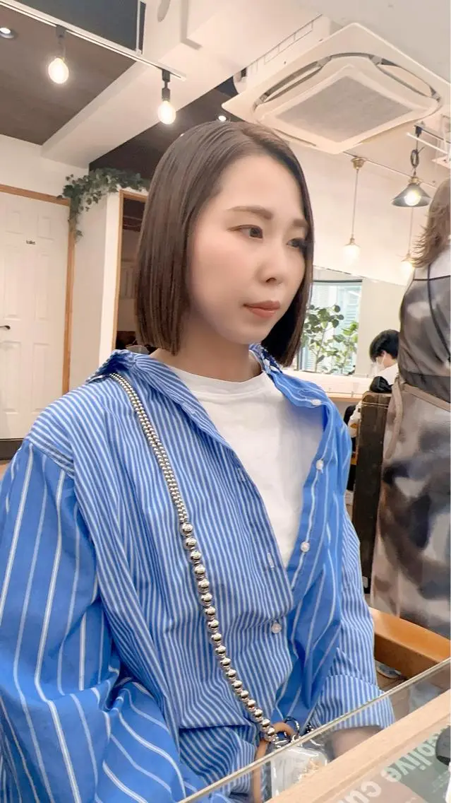 ミディアム カラー パーマ ヘアアレンジ メンズ キッズ ネイル マツエク・マツパ アイブロウ レイヤーカット／ 巻ける縮毛矯正のヘアスタイル