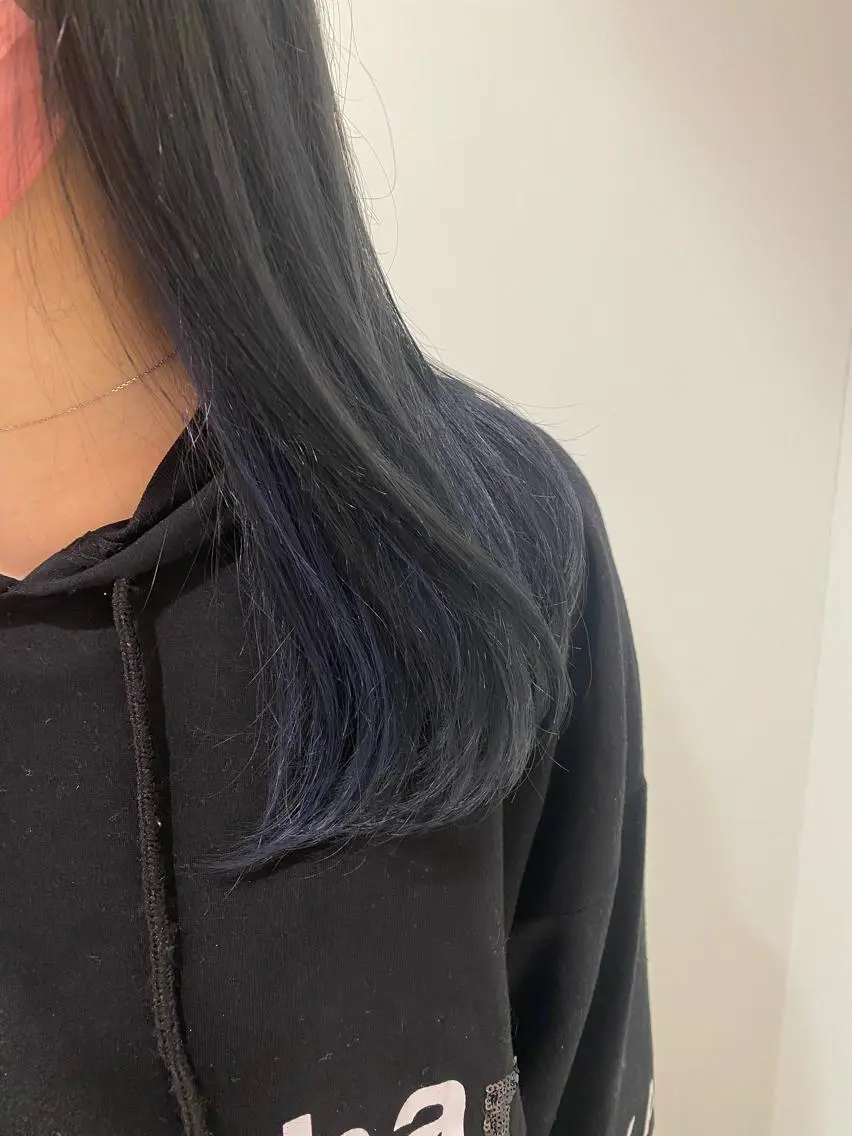 ロング カラー ヘアアレンジ 黒髪 ネイビーカラー 福壽 優奈のヘアスタイル