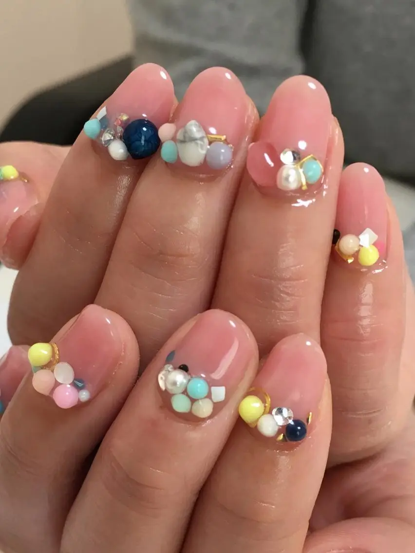 ネイル ストーンネイル 12 designのネイルデザイン