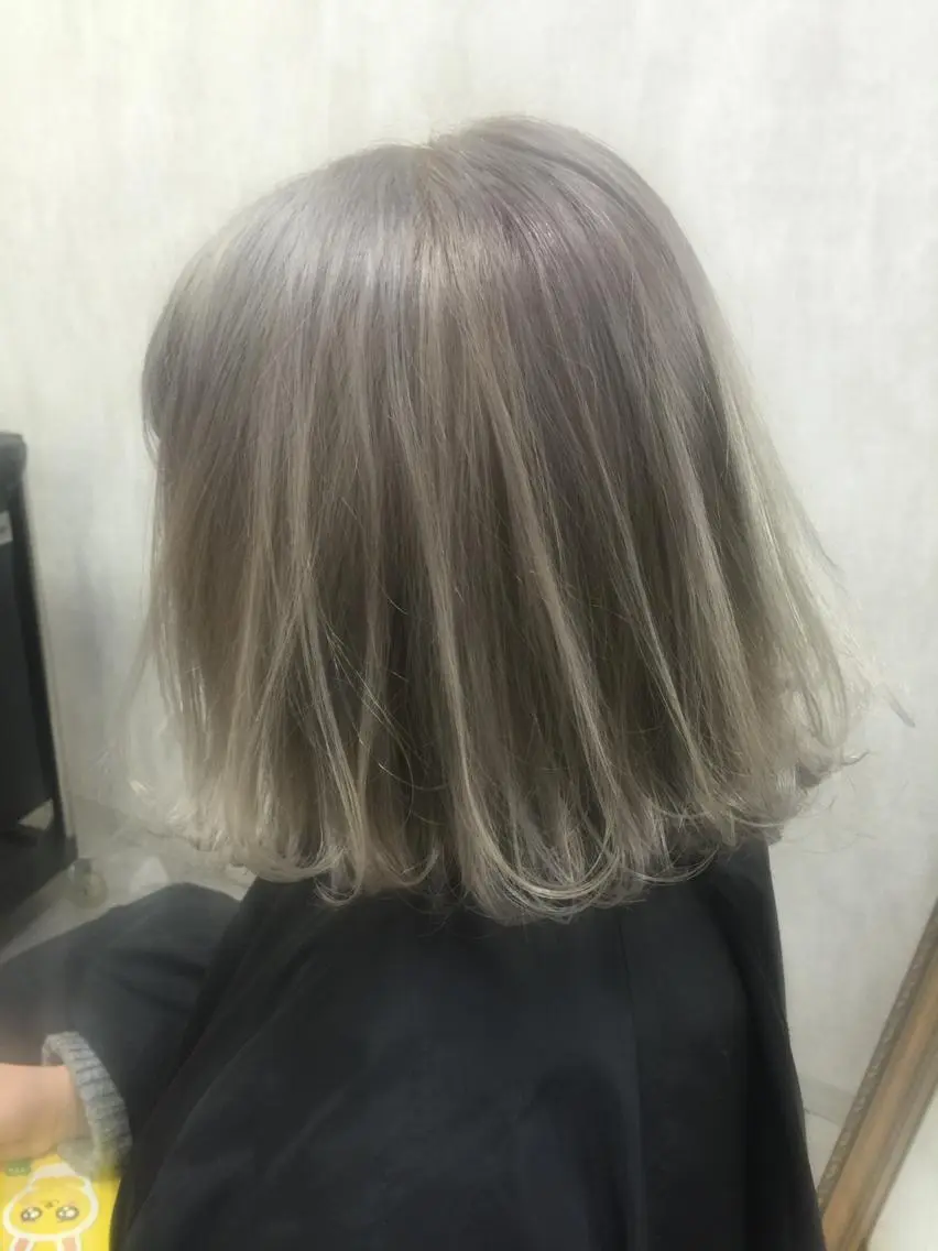 ミディアム カラー ブリーチ グレージュ LAS 代表 ナガカワ コウヘイのヘアスタイル
