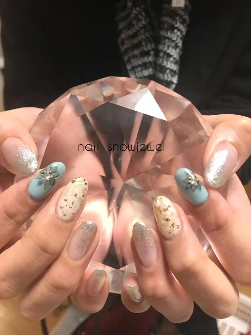ネイル フラワーネイル シルバー nail snowjewelのネイルデザイン
