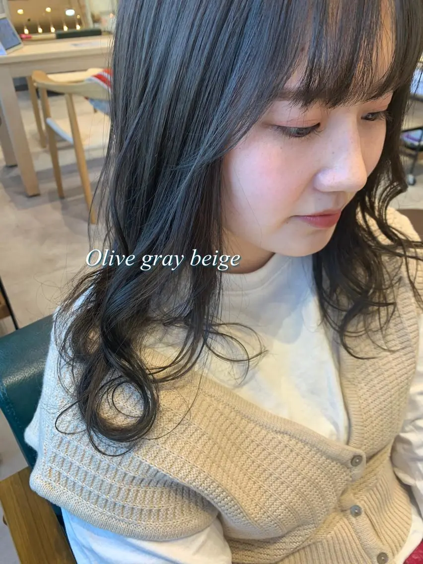 セミロング カラー ブリーチ 透明感カラー グレージュ ブリーチなしカラー オリーブグレージュ 吉原 由菜のヘアスタイル