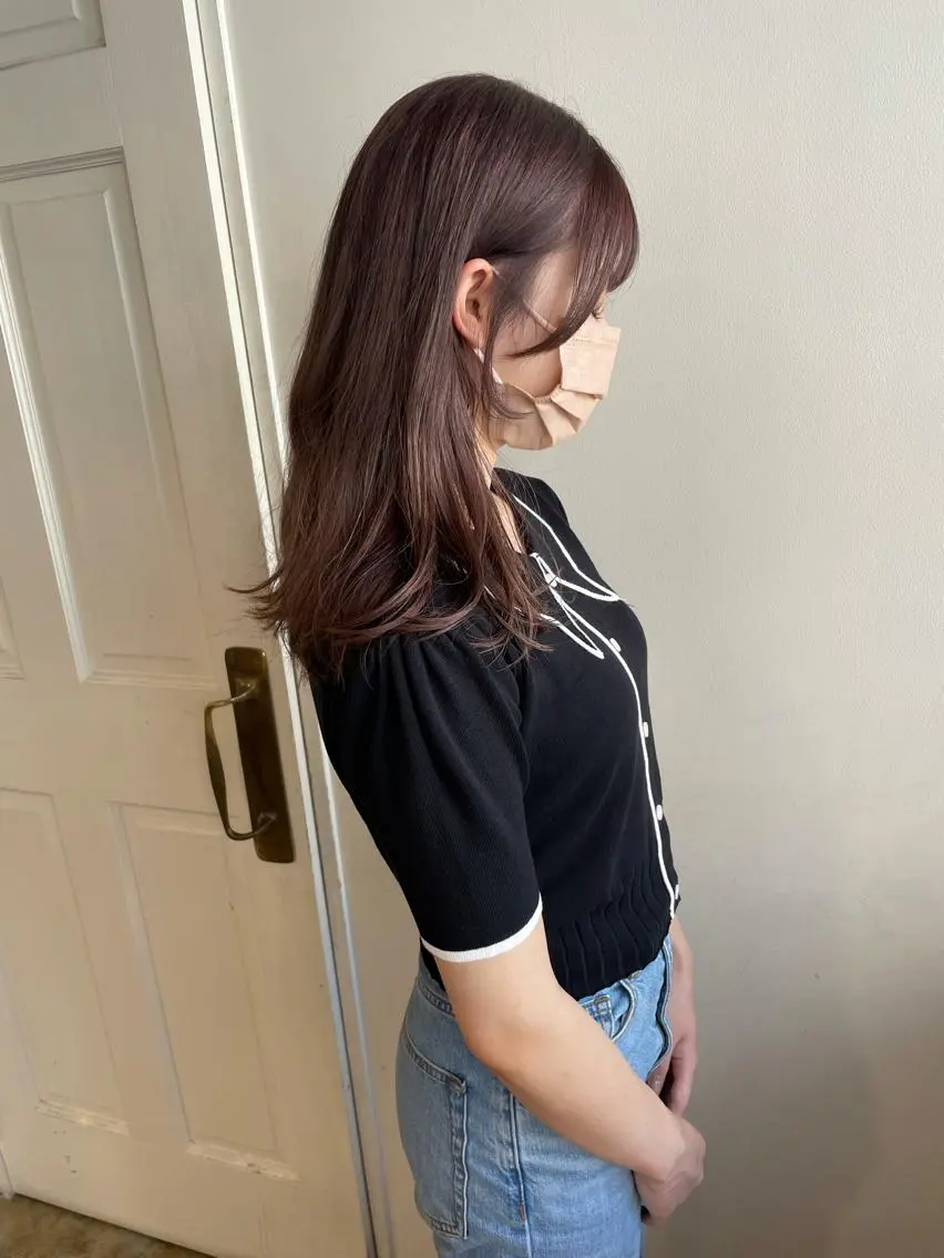 セミロング カラー ベージュカラー ブリーチ ラベンダーカラー ラベンダーベージュ 小顔カット カット ヘアカラー トリートメント MIOベージュカラー 柔らかいカラーのヘアスタイル