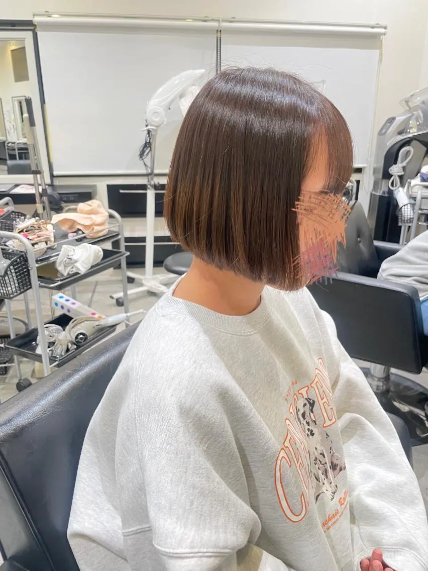 ショート カラー 前下がりボブ ベージュカラー ボブ MOURI CHISATOのヘアスタイル