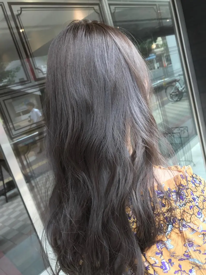 セミロング カラー ブリーチ ダブルカラー グレージュ ブリーチなしカラー 小國 綾かのヘアスタイル
