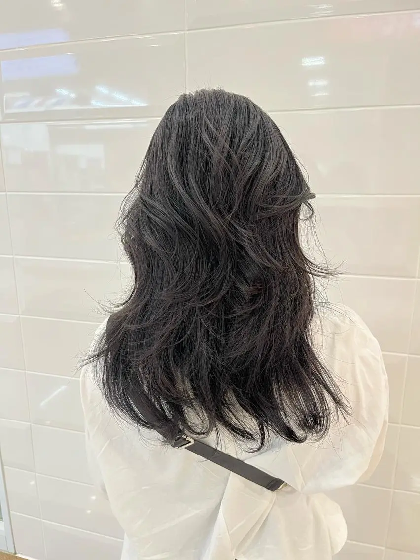 ロング レイヤーカット 福田 しずくのヘアスタイル
