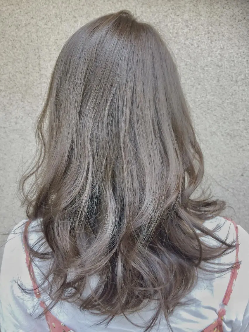 ミディアム カラー アッシュ 透明感カラー vato バトのヘアスタイル