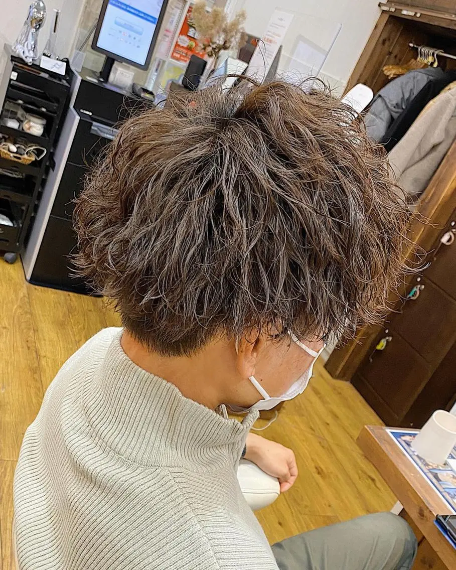 パーマ メンズ メンズパーマ 学生（メンズ向け） メンズツイストパーマ 波巻きパーマ 学生 原田 涼矢のヘアスタイル