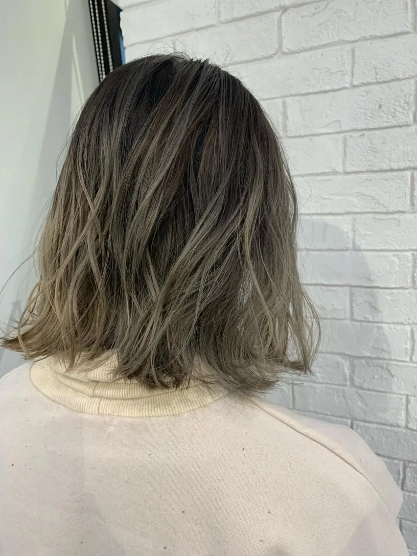 ミディアム カラー 韓国レイヤー×艶髪 ハイトーンRyukiのヘアスタイル