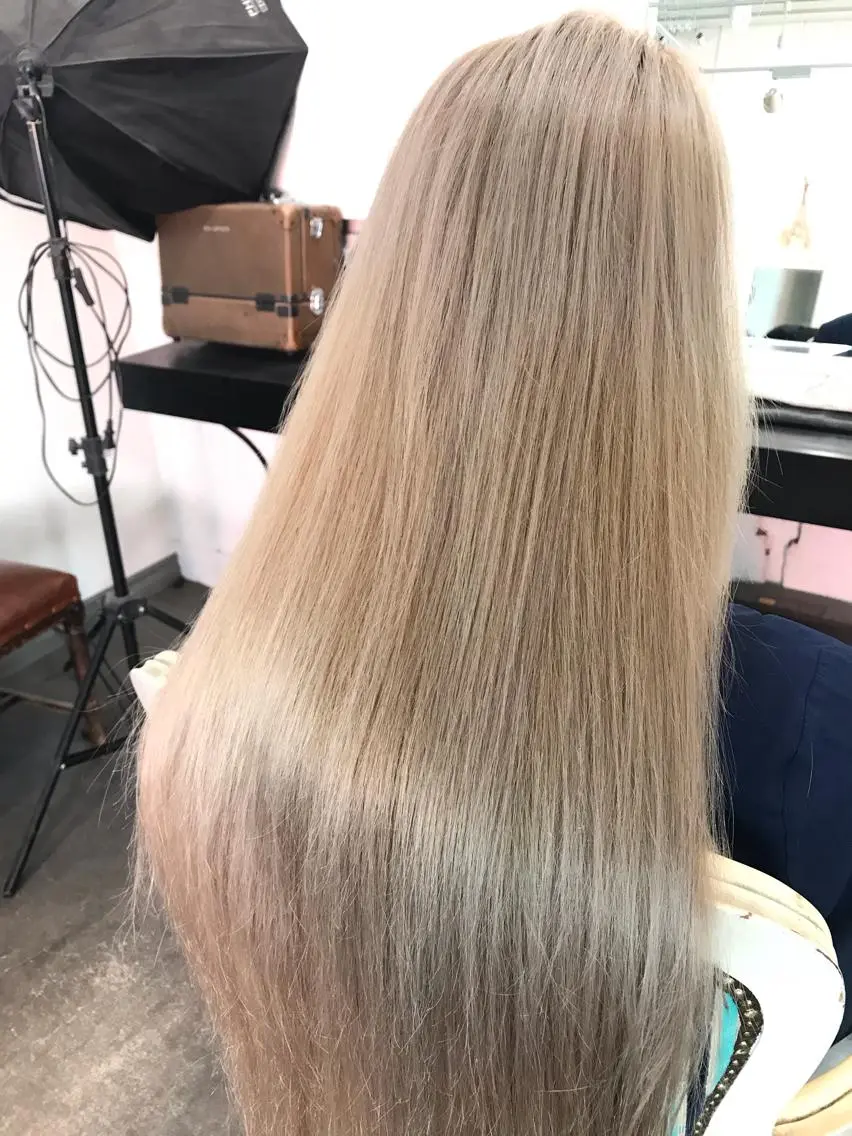 ロング カラー ヘアアレンジ お団子ヘア 切りっぱなしボブ バレイヤージュ ブリーチ デザインカラー Mariana/ 鶴原-ハイライトのヘアスタイル