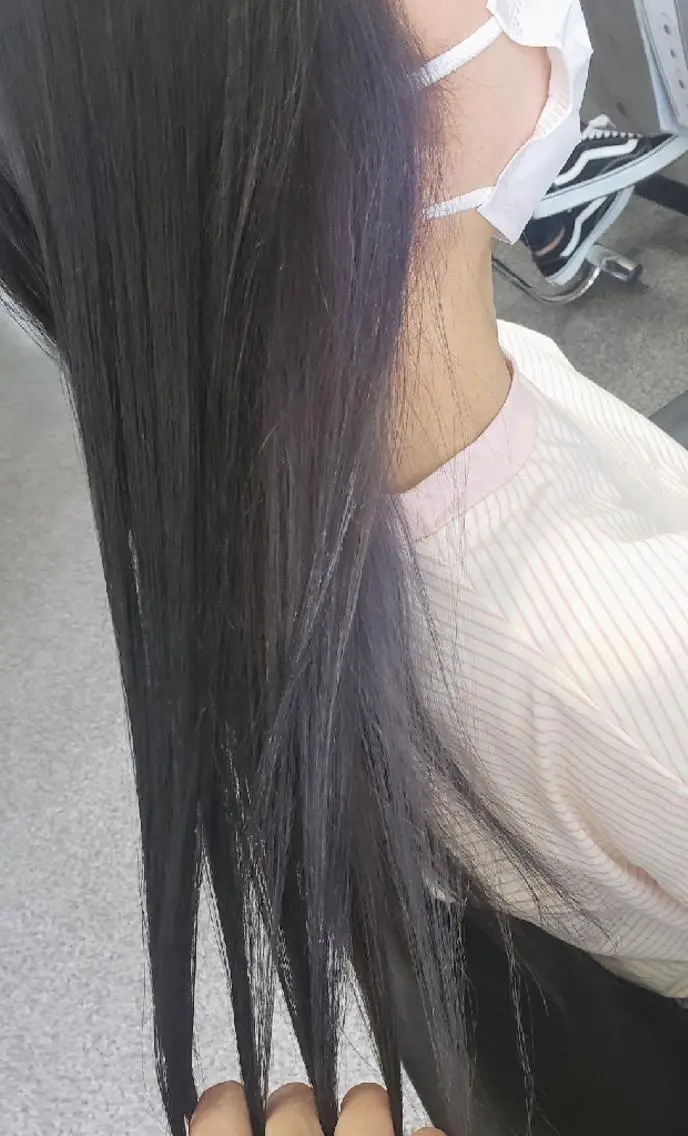 ロング カラー イヤリングカラー カット ヘアカラー トリートメント 黒田 かな子のヘアスタイル