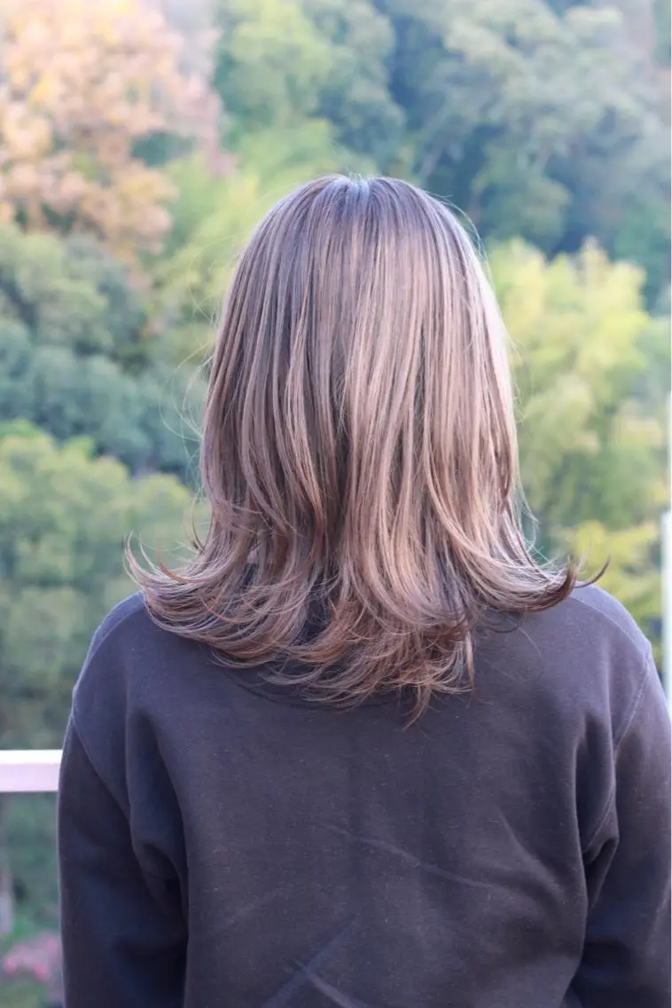 ミディアム カラー グレージュ ミルクティーグレージュ カット ヘアカラー トリートメント Viage （ビアージュ）のヘアスタイル