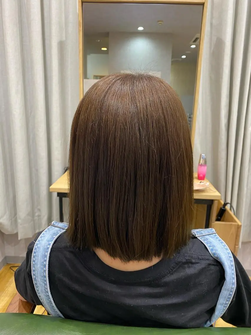 ミディアム カラー ブラウンカラー レイヤーカット・透明 感カラー✨️春山栞菜のヘアスタイル