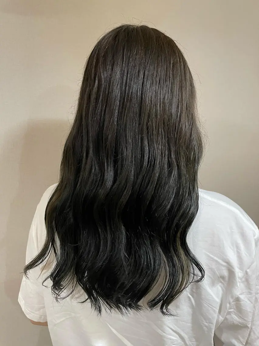 ロング カラー 透明感カラー オリーブカラー ヘアカラー 佐藤 爽香のヘアスタイル