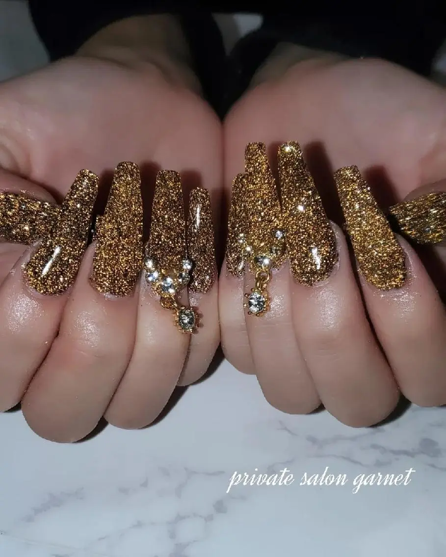 ネイル ロング フラッシュネイル ラメ(グリッター) Garnet nailのネイルデザイン