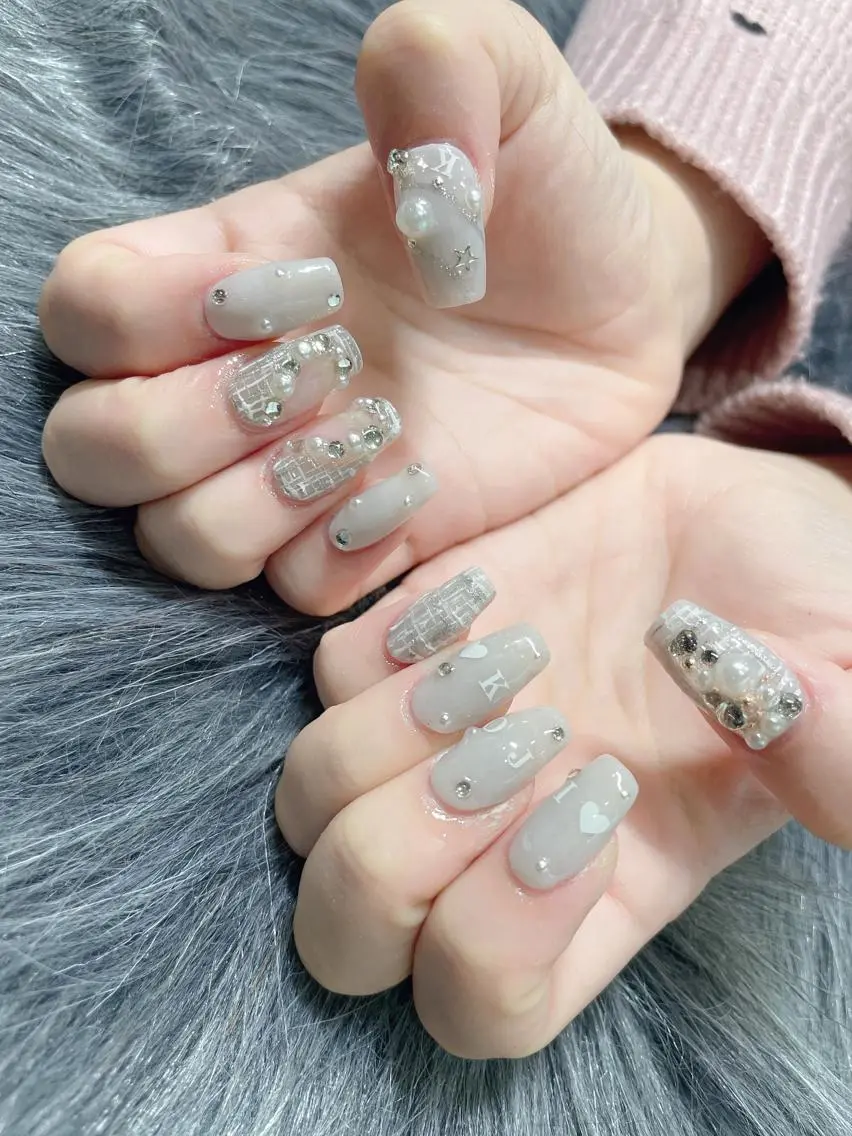 ミディアム ネイル ハンドネイル 《LB》ラブリエ Nail&eyeのマツエク・マツパデザイン