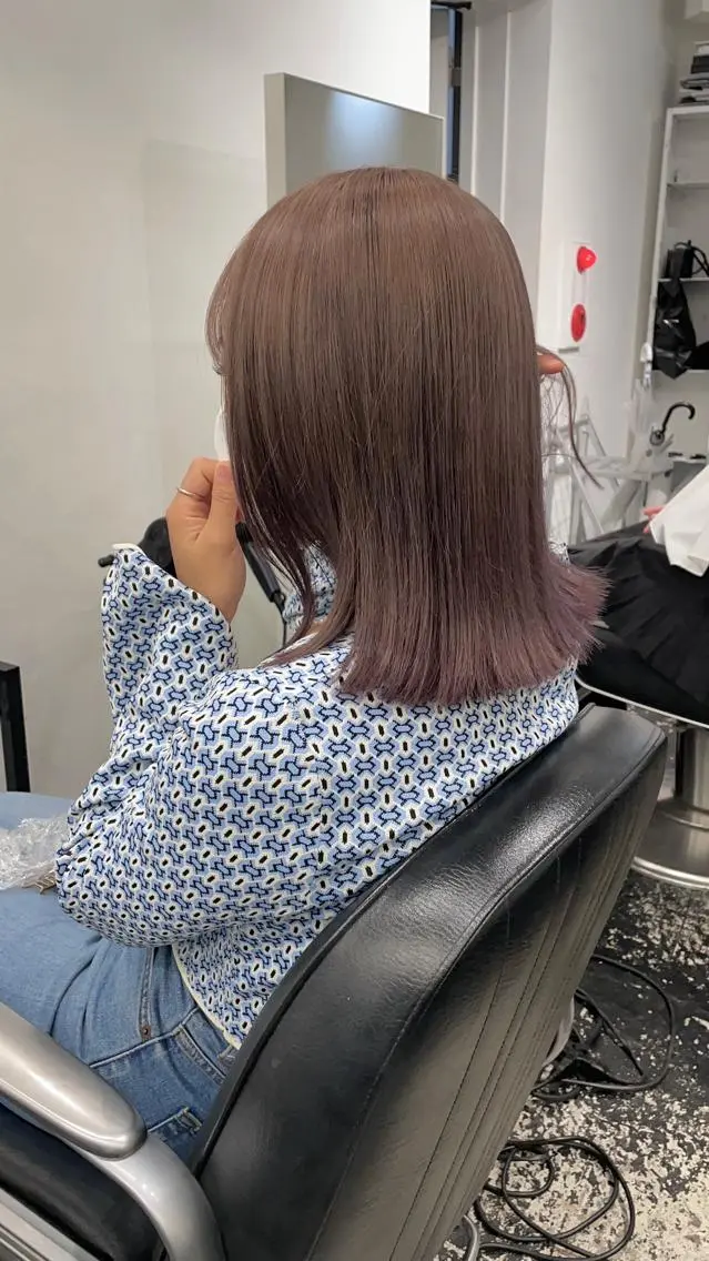 ミディアム カラー パーマ ヘアアレンジ メンズ キッズ ネイル マツエク・マツパ アイブロウ メンズブリーチ ブリーチ ラベンダーカラー ラベンダーグレー カット ヘアカラー トリートメント 艶ハイトーン/ヘア アレンジAYAKAのヘアスタイル