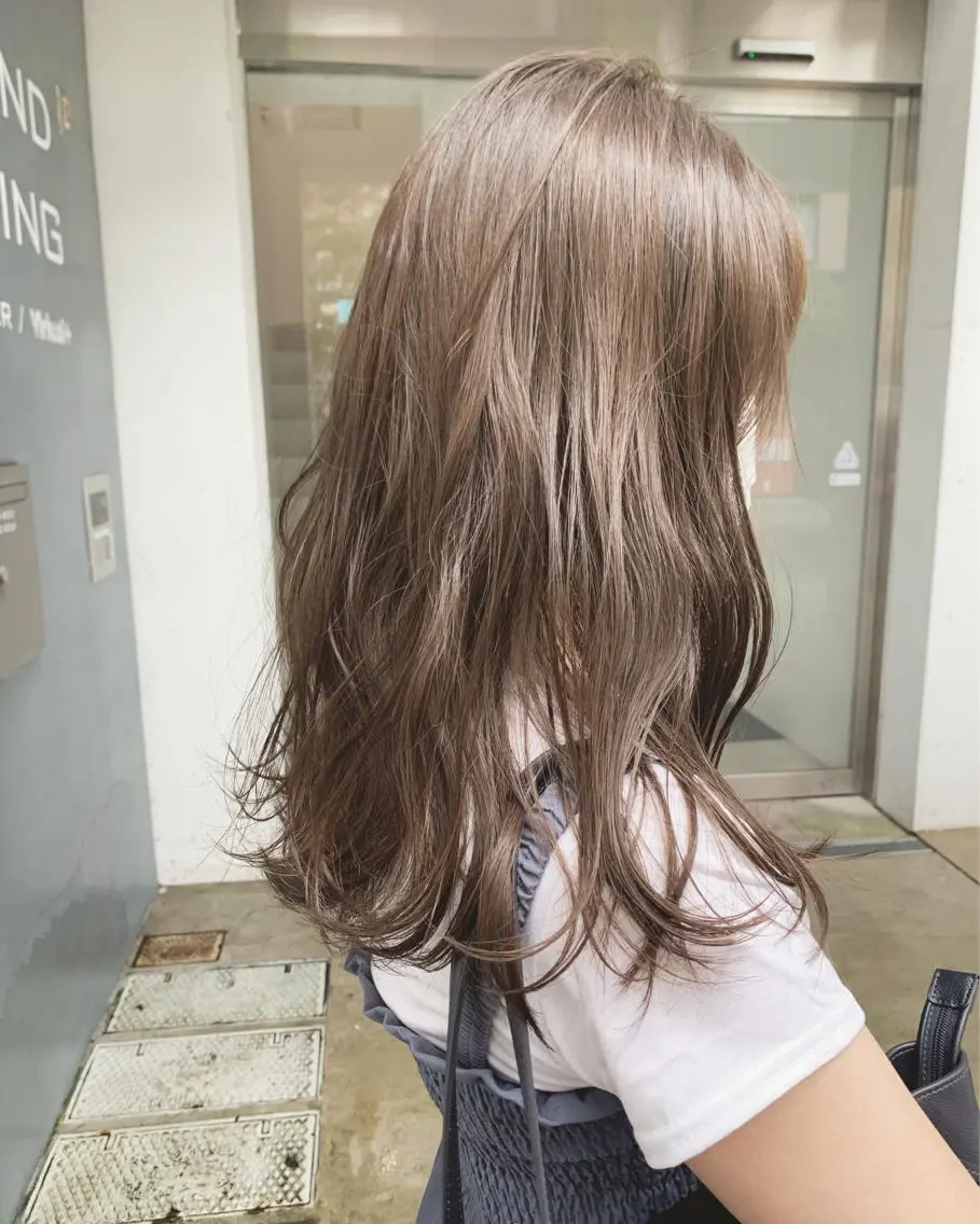 ロング カラー ネイル ハイトーンボブ 前田 表参道　グレージュのヘアスタイル