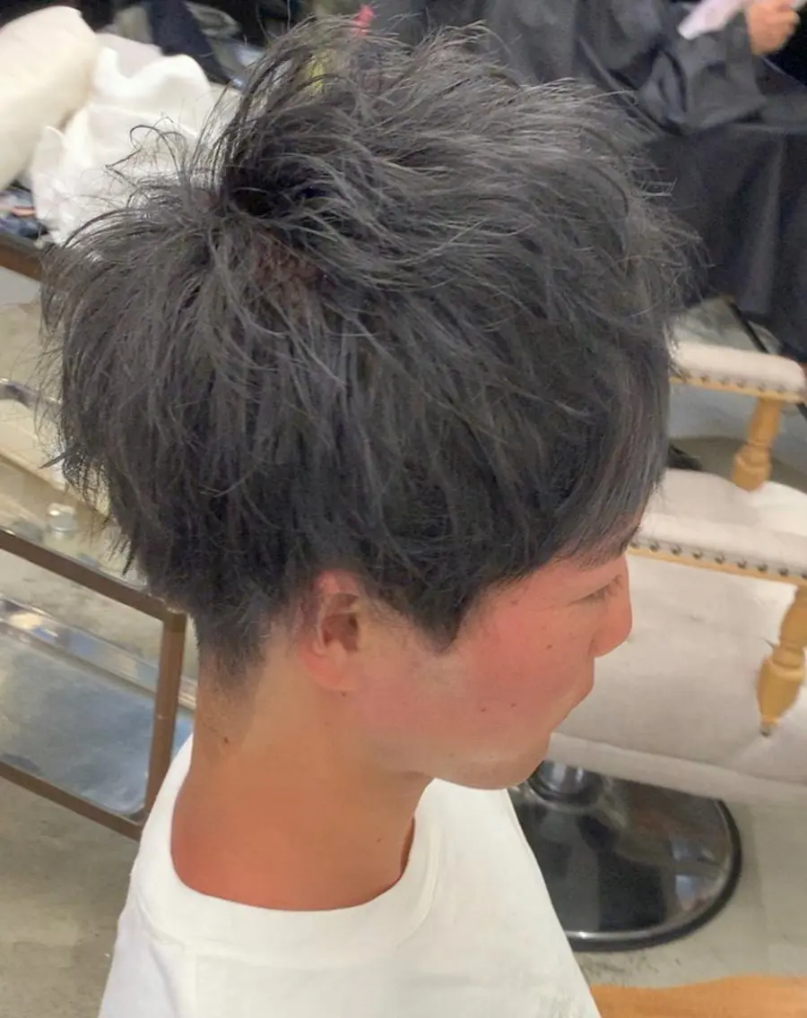 ショート カラー パーマ ヘアアレンジ メンズ ダブルカラー グレージュ 野木 良平のヘアスタイル