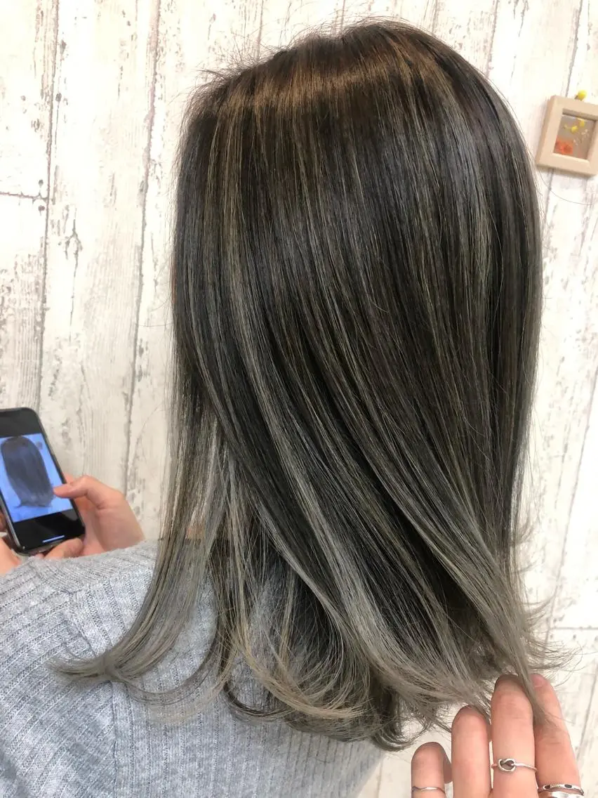 ミディアム Kaede .のヘアスタイル