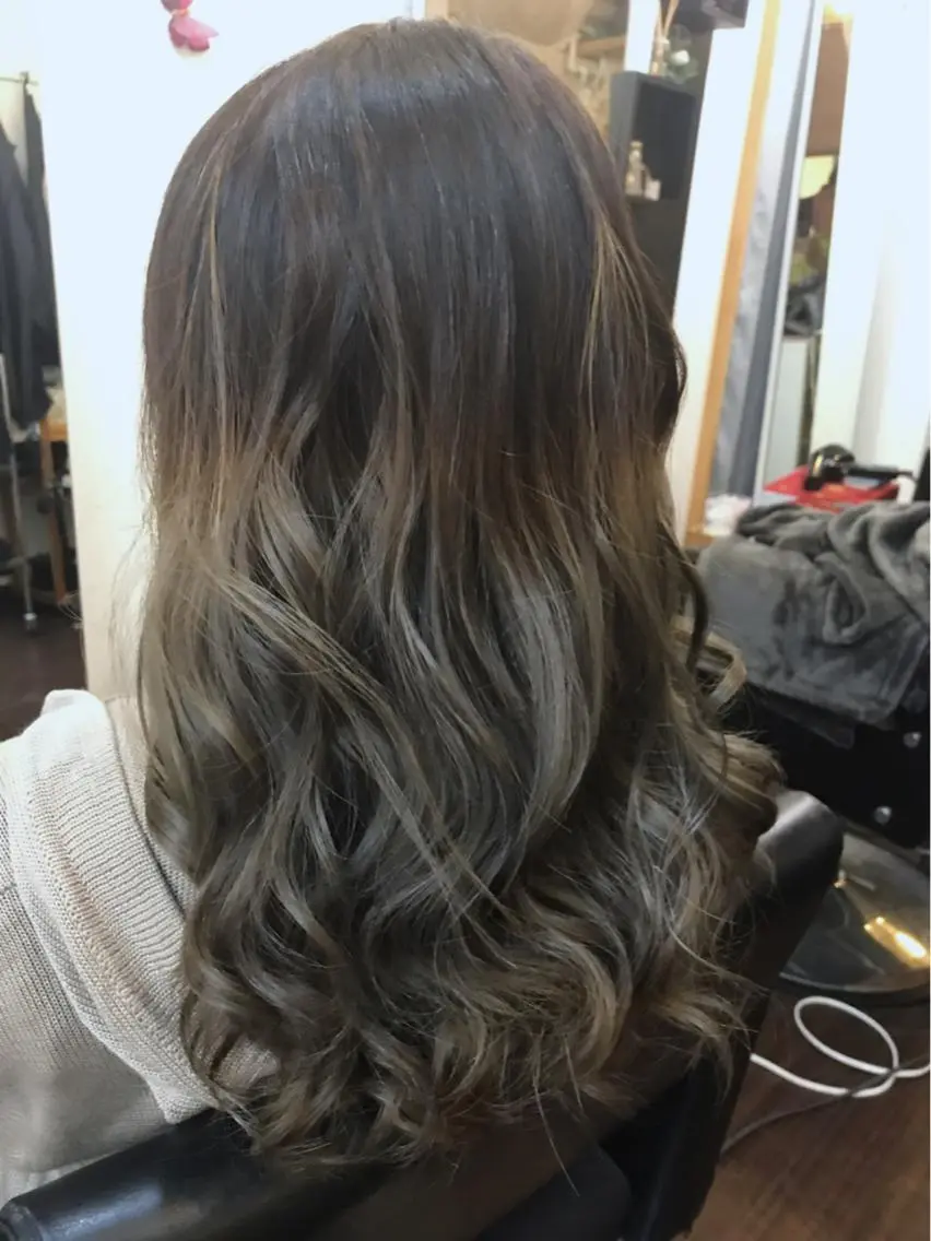 セミロング カラー ヘアアレンジ イルミナカラー BOBシークレット じょうじ⭐️のヘアスタイル
