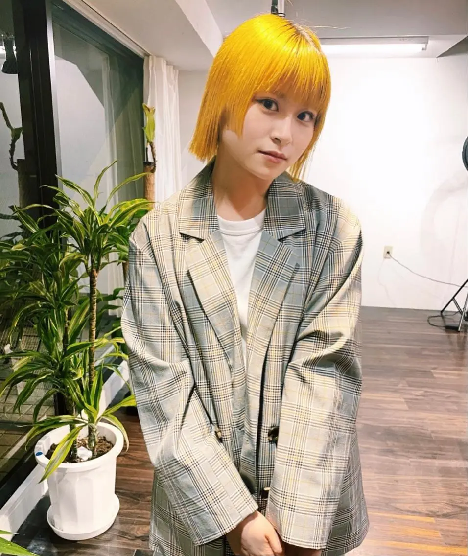 ミディアム カラー 切りっぱなしボブ ショートボブ ミディアムパーマ ベージュカラー ブリーチ 🧡色落ちまで2度 楽しめる🧡ヨシキのヘアスタイル