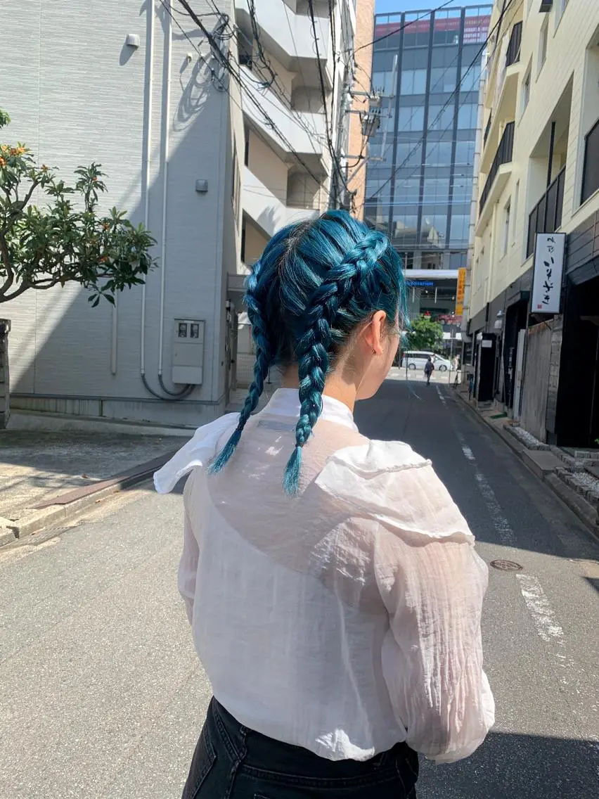 ミディアム カラー ヘアアレンジ ヘアカラー 【モエカ】グランジ ウルフ/ハイトーンのヘアスタイル