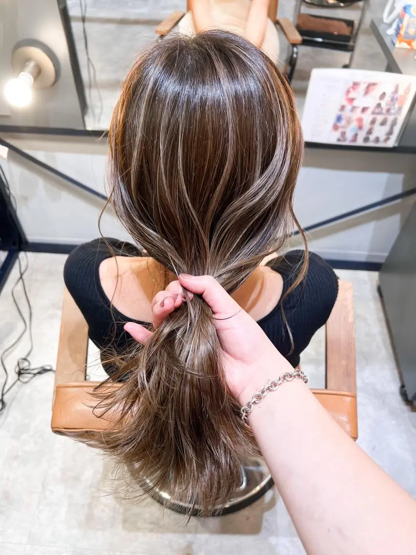 セミロング 伊藤 愛美のヘアスタイル