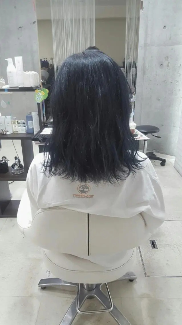 ミディアム カラー ネイビーカラー 髪質改善×レイヤー 高嶋のヘアスタイル