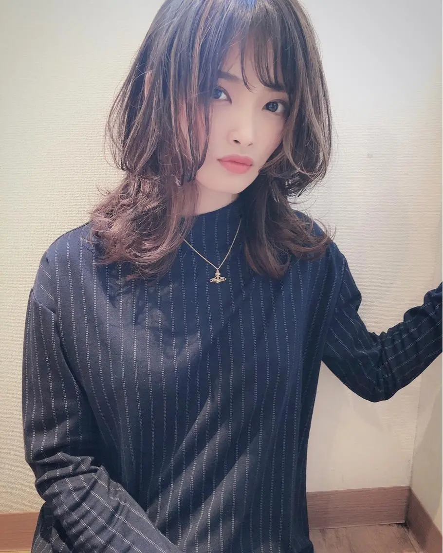 ミディアム カラー バレイヤージュ レイヤーカット テトネ タカシのヘアスタイル