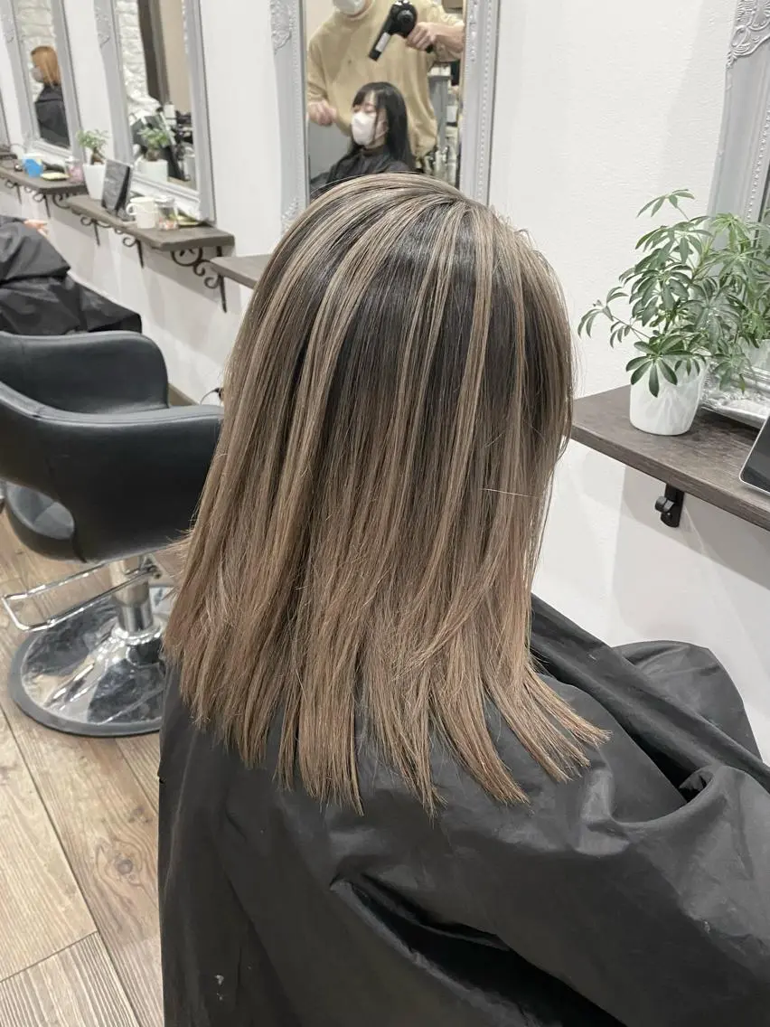 セミロング カット ヘアカラー バレイヤージュ 隅中秀弥のヘアスタイル