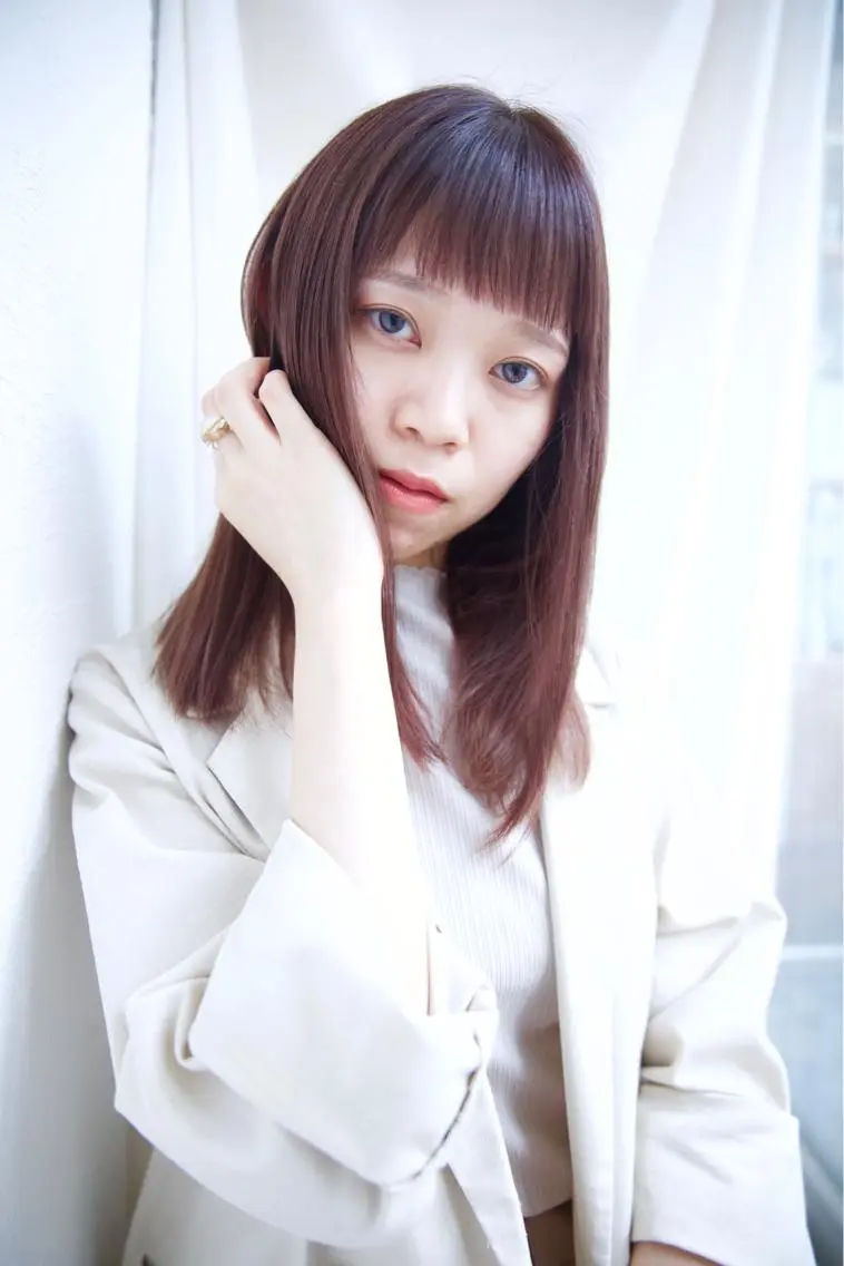 セミロング カラー fio マナミのヘアスタイル