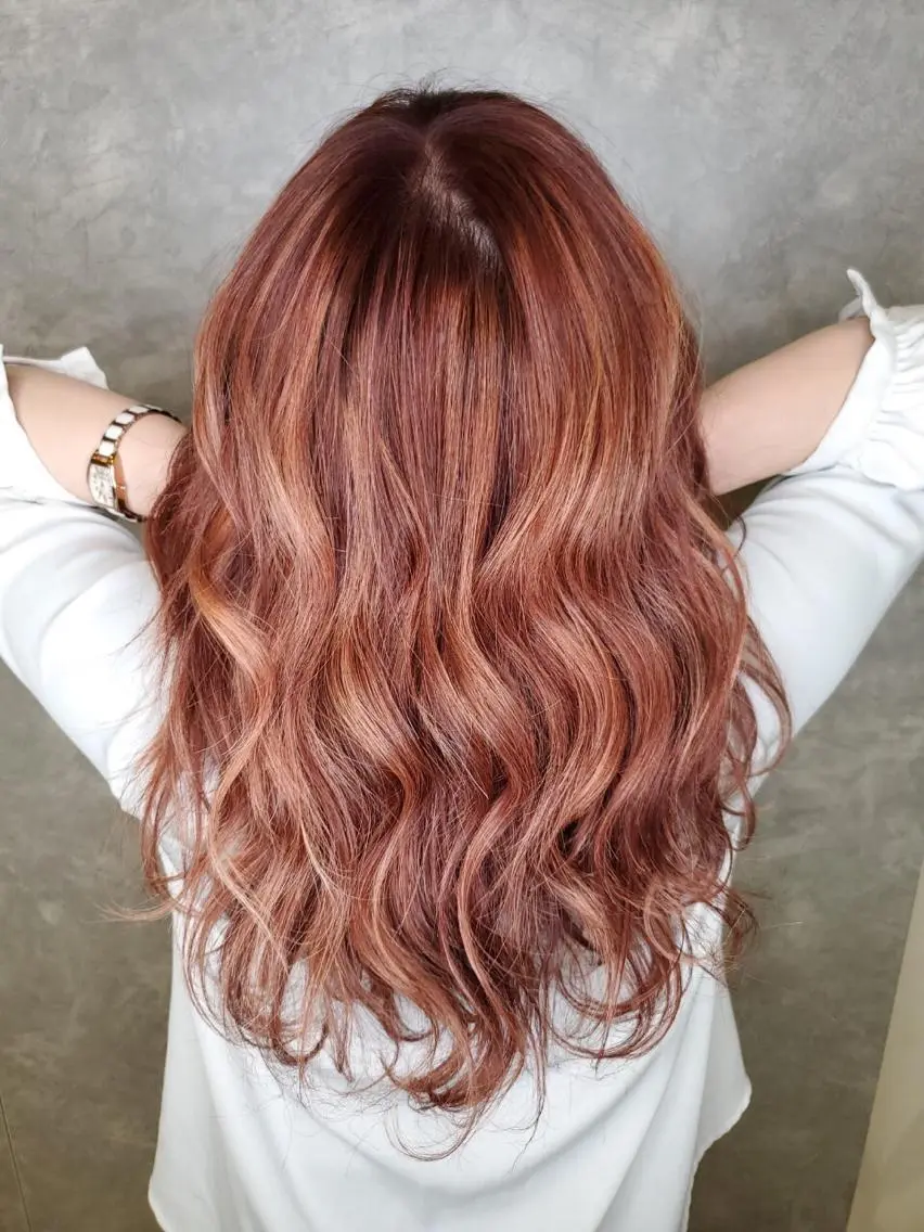 ロング カラー ヘアアレンジ ブリーチ ケアブリーチ ハイライトカラー ハイライト カット ヘアカラー 渡辺　亮/髪質改善 レイヤーカットのヘアスタイル