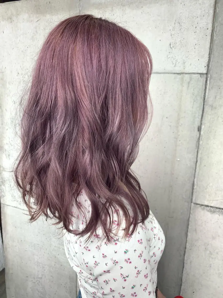 セミロング ピンクラベンダー 大内 志穂のヘアスタイル