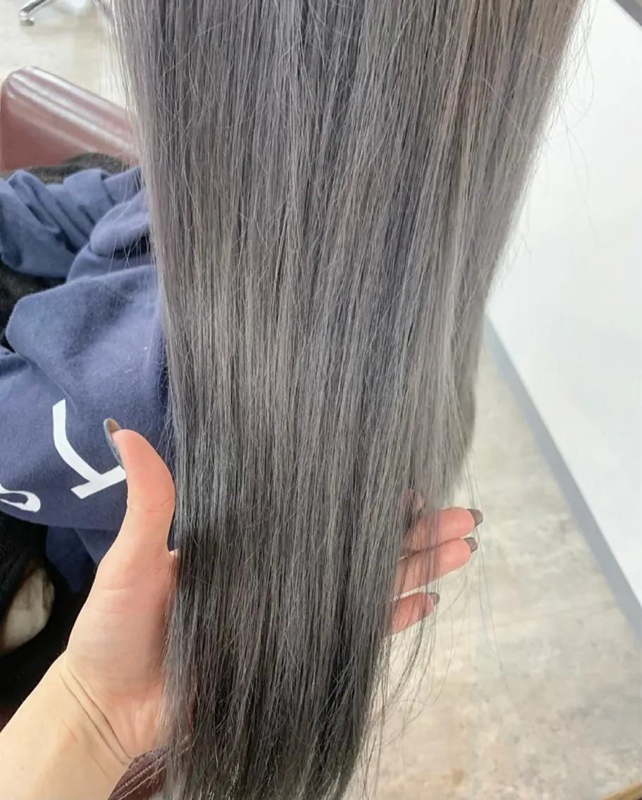 ロング カラー ダブルカラー シルバー 🌸星名 萌々🌸 Recharme新保のヘアスタイル