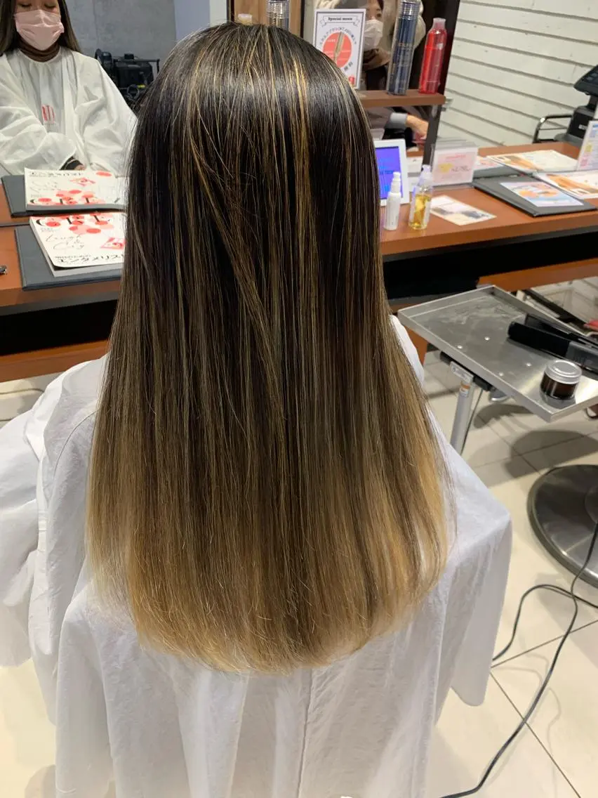 カラー バレイヤージュ AQUA 平田真一のヘアスタイル