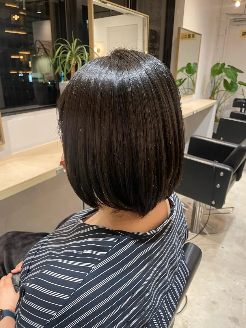 ショート カラー 透明感カラー オリーブグレー レイヤー♡ 石川優奈のヘアスタイル